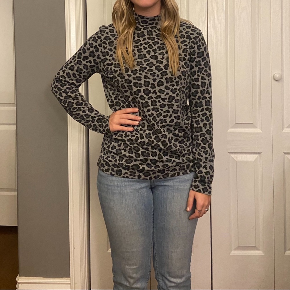 Grey and black cheetah long sleeve